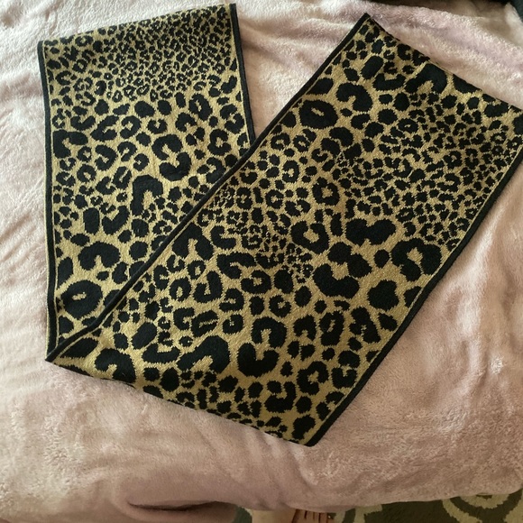 brand new MK scarf - Picture 1 of 6